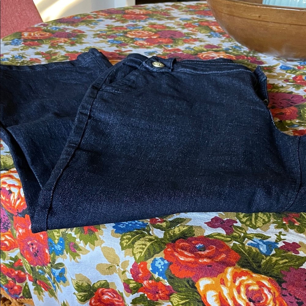 Women’s  Dark Indigo Straight Capri